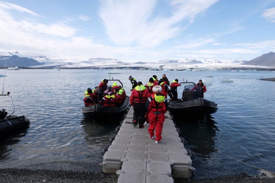 Chasing Northern Lights Iceland, Corporate Expedition - Dock a boats, expeditioners