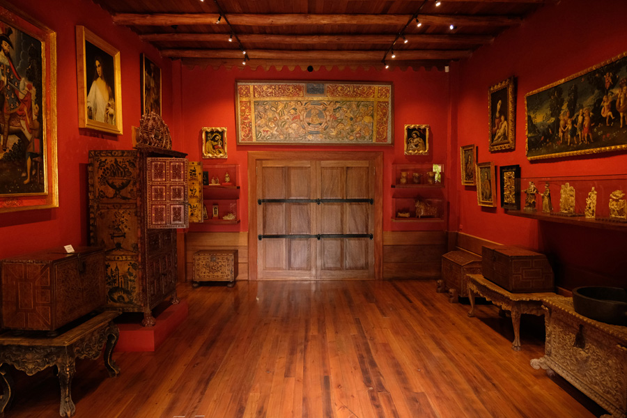 Splendors of the Land of the Inca - Red ancient room